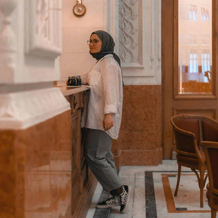 صورة الكاتبة فاطمة المنصوري