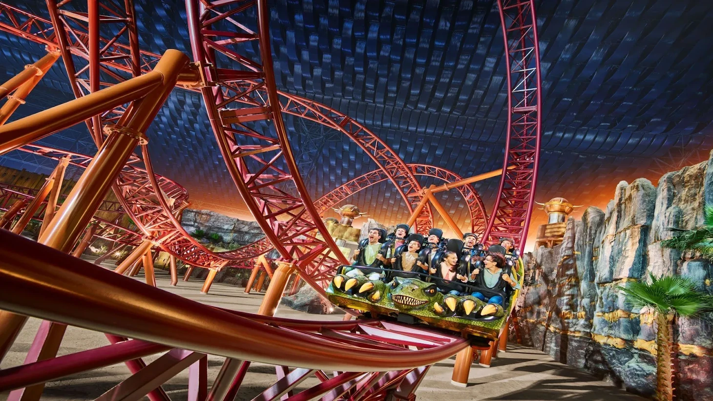 عائلة تستمتع داخل IMG Worlds of Adventure
